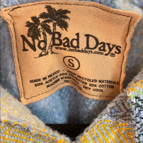 Women’s Poncho! - Picture 2 of 4